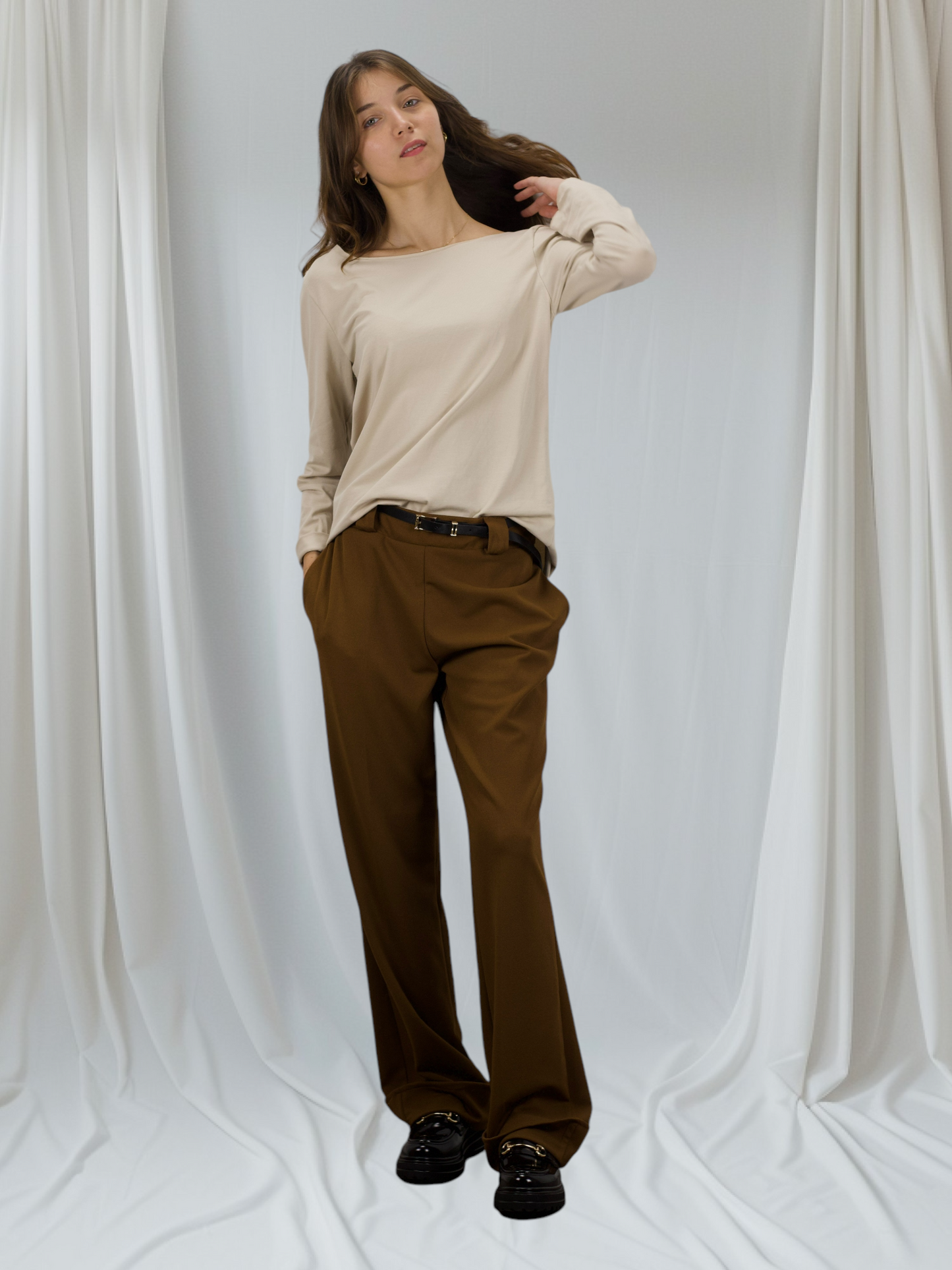 Pantalone elegante con cinturino