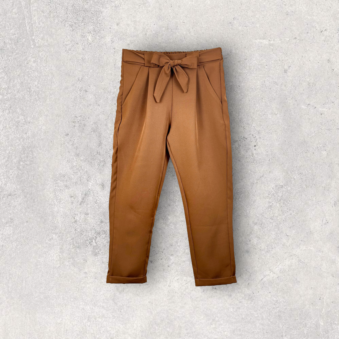 Pantalone con fiocco decorativo